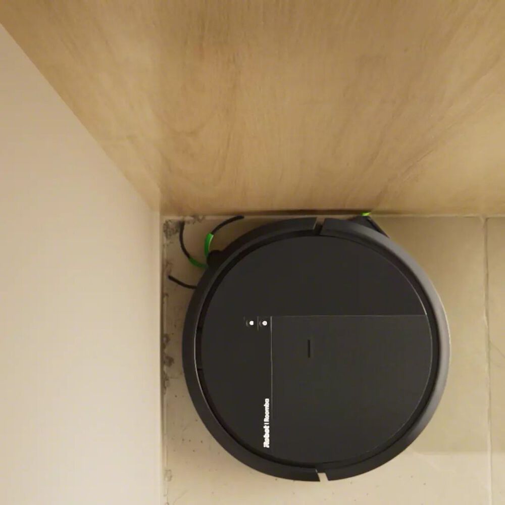 Roomba&reg; robot detecting obstacles and identifying dirt 